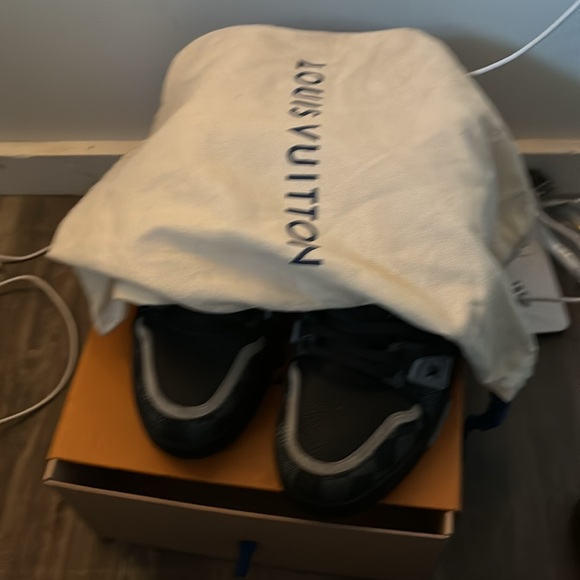 Louis Vuitton trainer shoe can send receipt with it - Picture 5 of 6